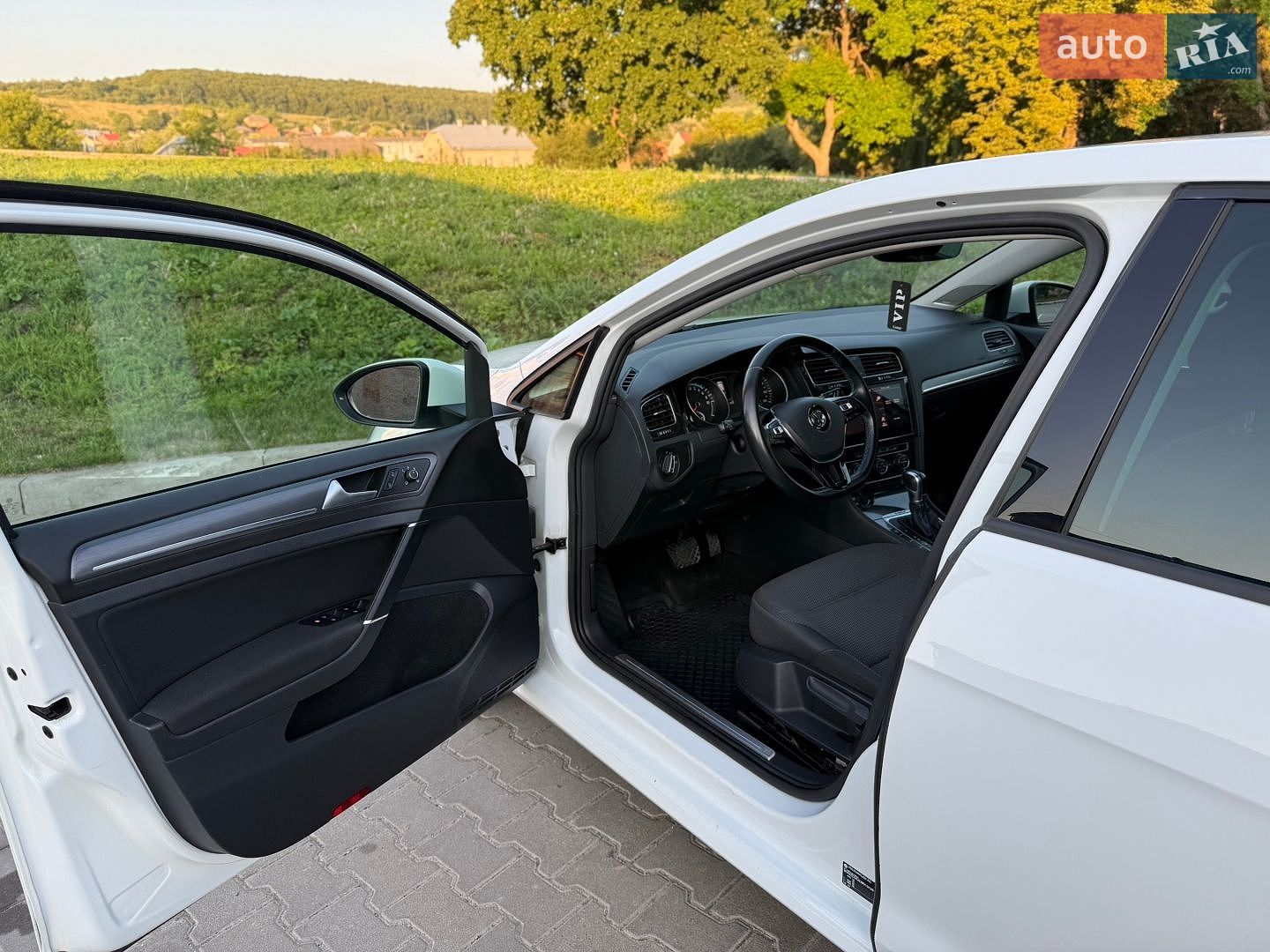 Volkswagen e-Golf 2018 VIN WVWZZZAUZJ8910428 фото оголошення 20 з 70