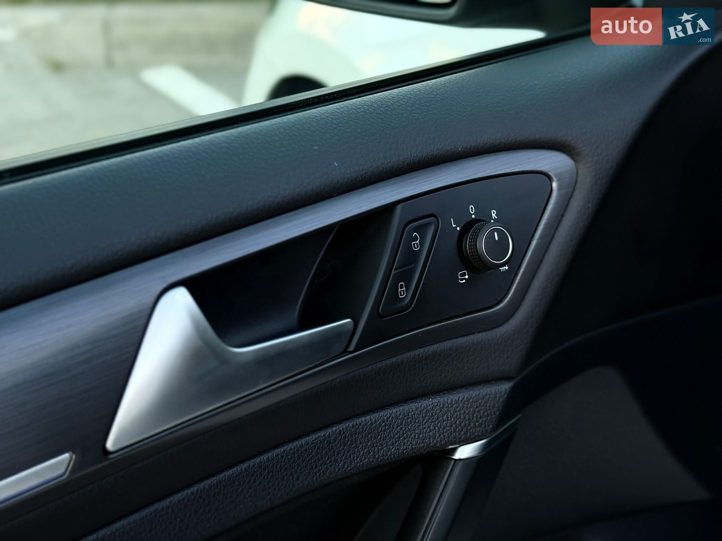 Volkswagen e-Golf 2018 VIN WVWZZZAUZJ8910428 фото оголошення 23 з 70