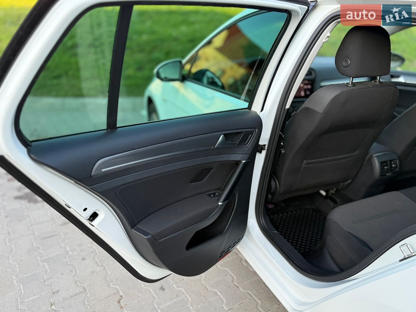 Volkswagen e-Golf 2018 VIN WVWZZZAUZJ8910428 фото оголошення 25 з 70