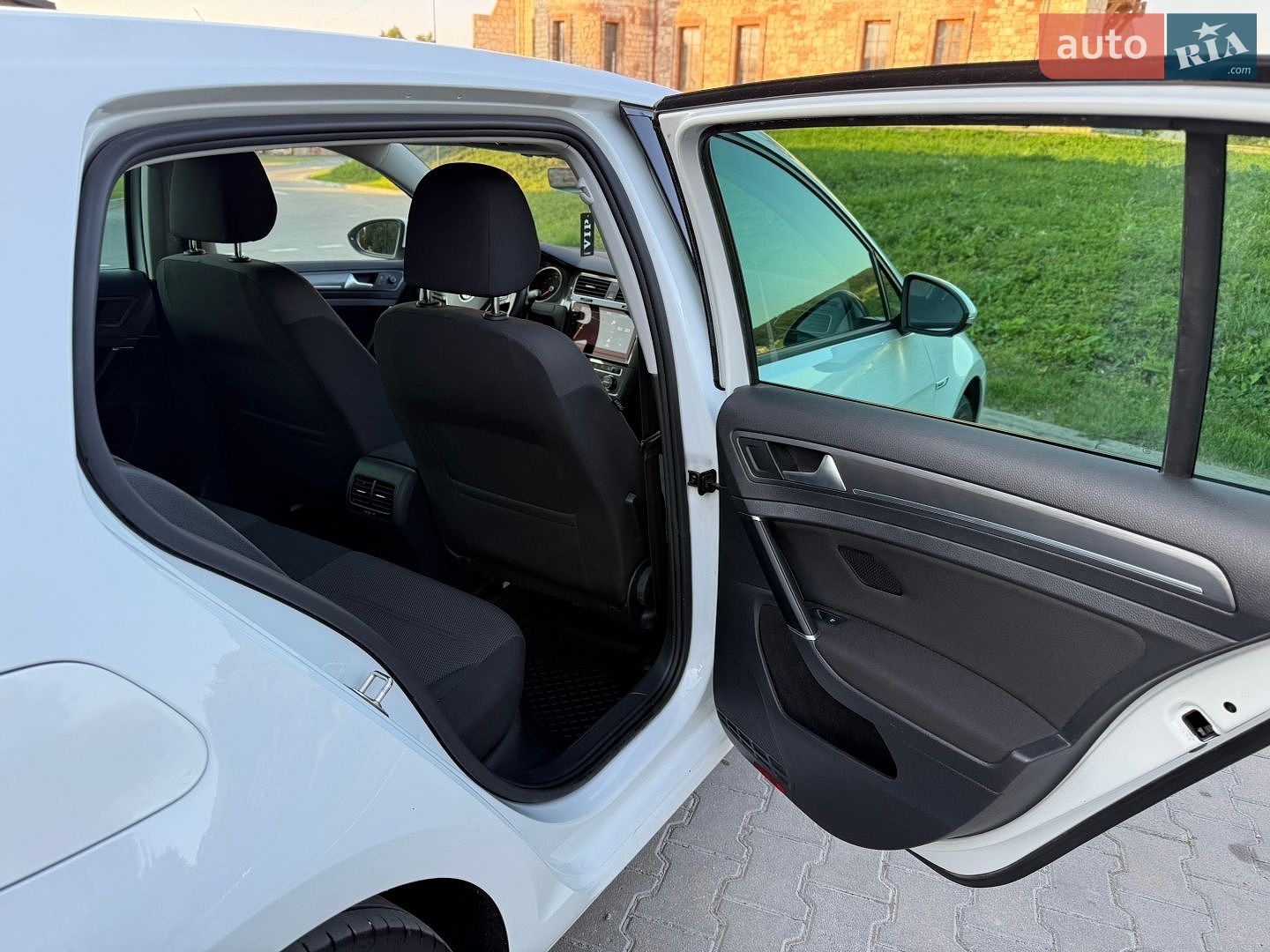 Volkswagen e-Golf 2018 VIN WVWZZZAUZJ8910428 фото оголошення 28 з 70