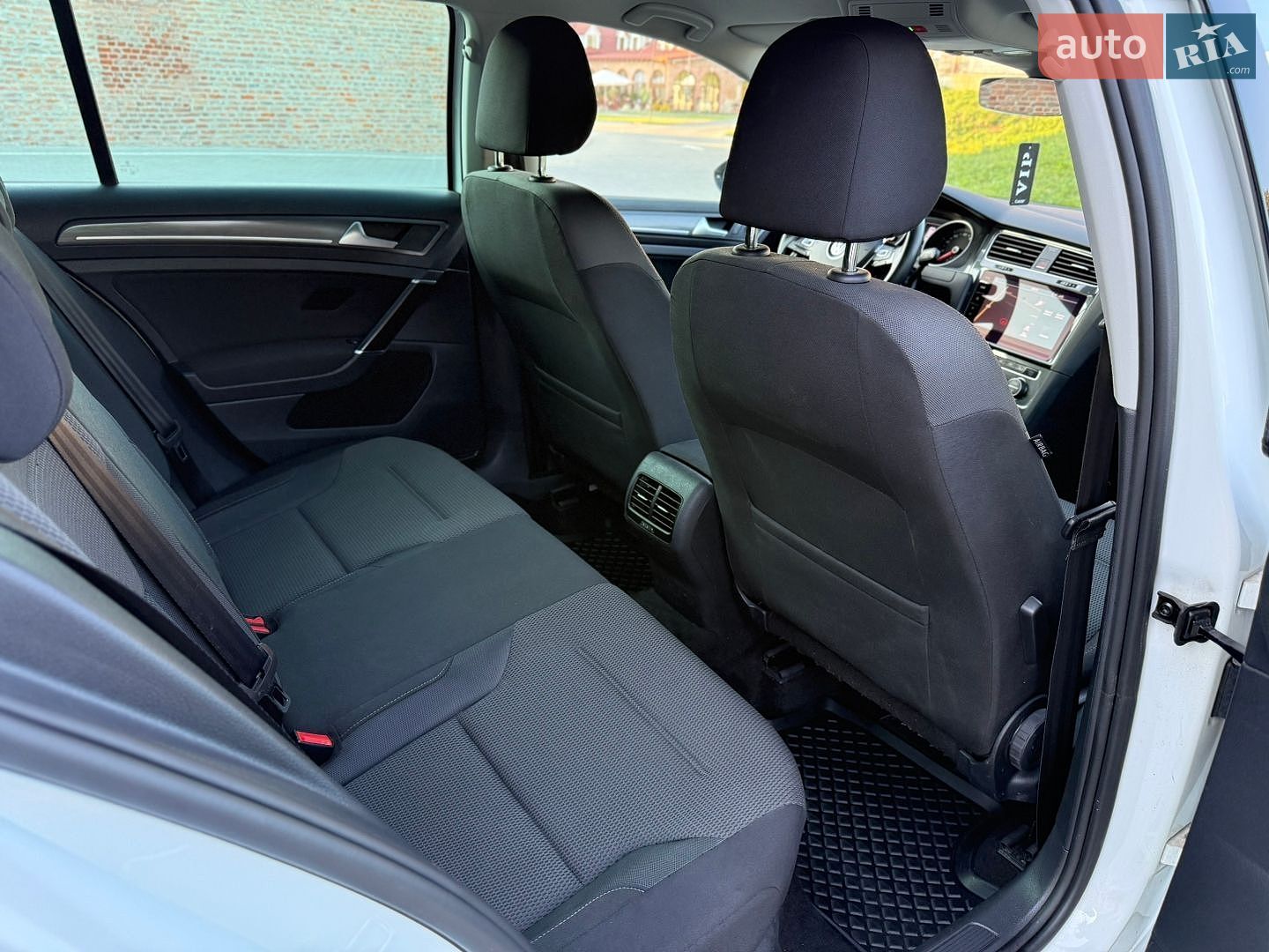 Volkswagen e-Golf 2018 VIN WVWZZZAUZJ8910428 фото оголошення 30 з 70