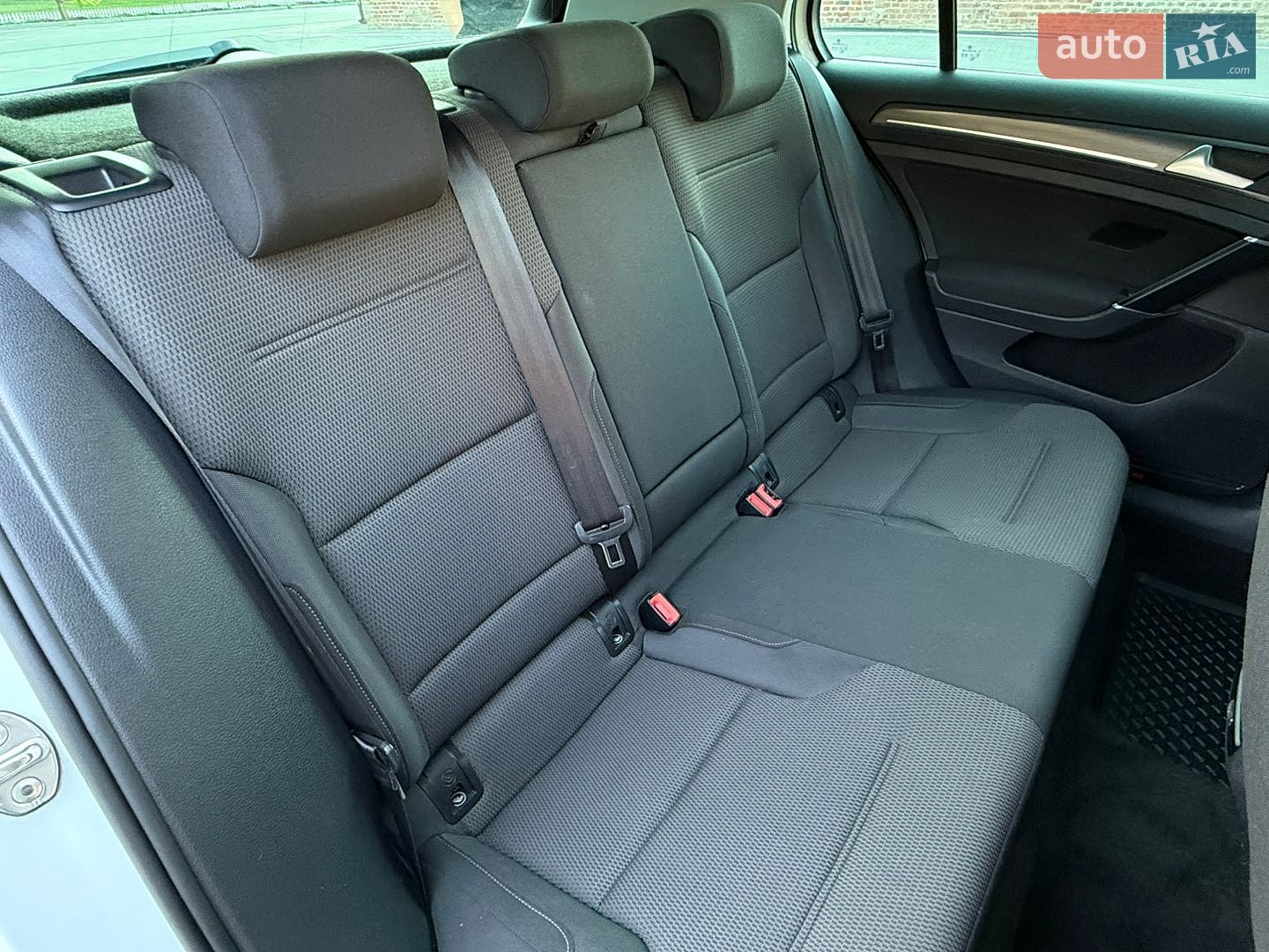 Volkswagen e-Golf 2018 VIN WVWZZZAUZJ8910428 фото оголошення 31 з 70