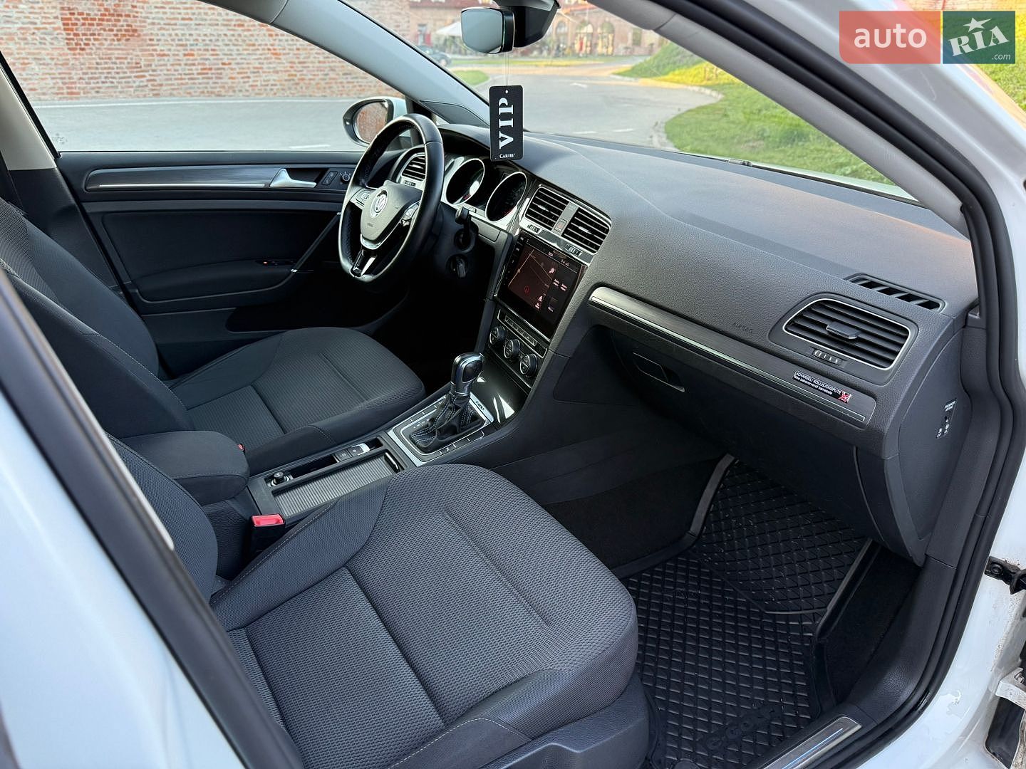 Volkswagen e-Golf 2018 VIN WVWZZZAUZJ8910428 фото оголошення 35 з 70