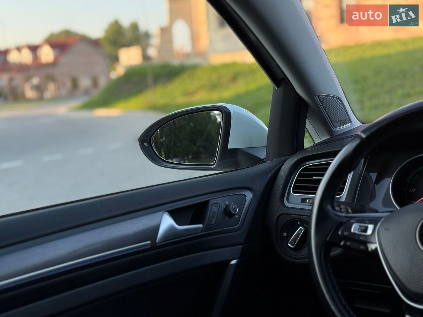 Volkswagen e-Golf 2018 VIN WVWZZZAUZJ8910428 фото оголошення 43 з 70