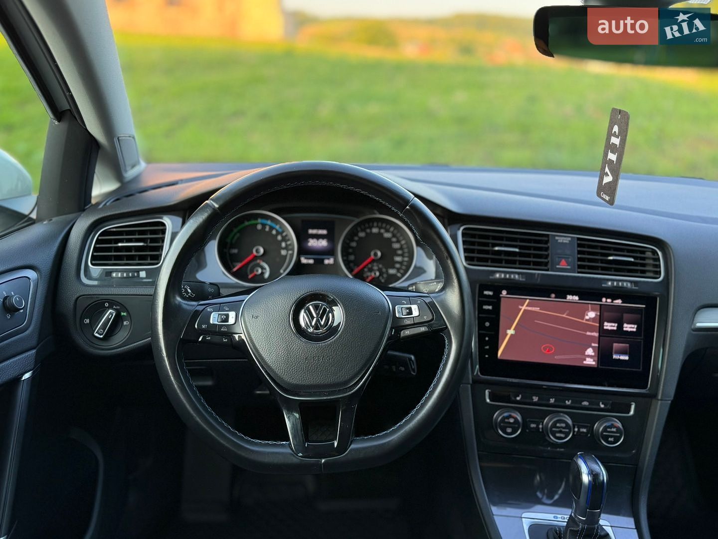 Volkswagen e-Golf 2018 VIN WVWZZZAUZJ8910428 фото оголошення 39 з 70