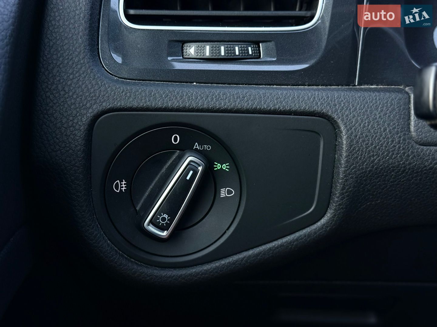 Volkswagen e-Golf 2018 VIN WVWZZZAUZJ8910428 фото оголошення 47 з 70
