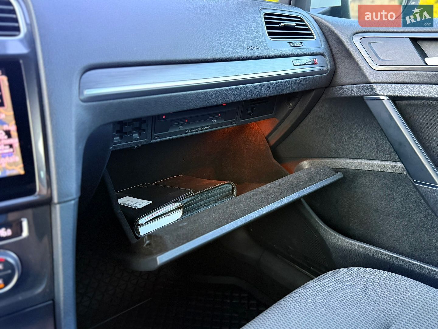 Volkswagen e-Golf 2018 VIN WVWZZZAUZJ8910428 фото оголошення 59 з 70