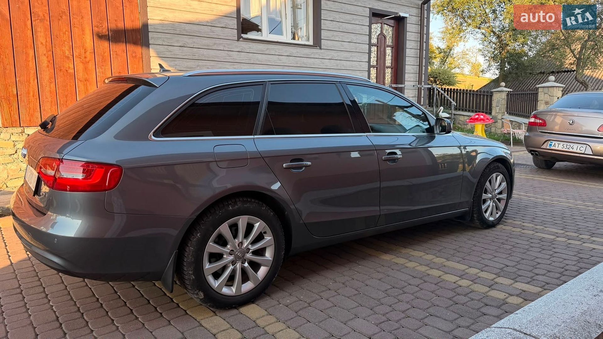Audi A4 2011 VIN WAUZZZ8K6DA001125 фото оголошення 3 з 12