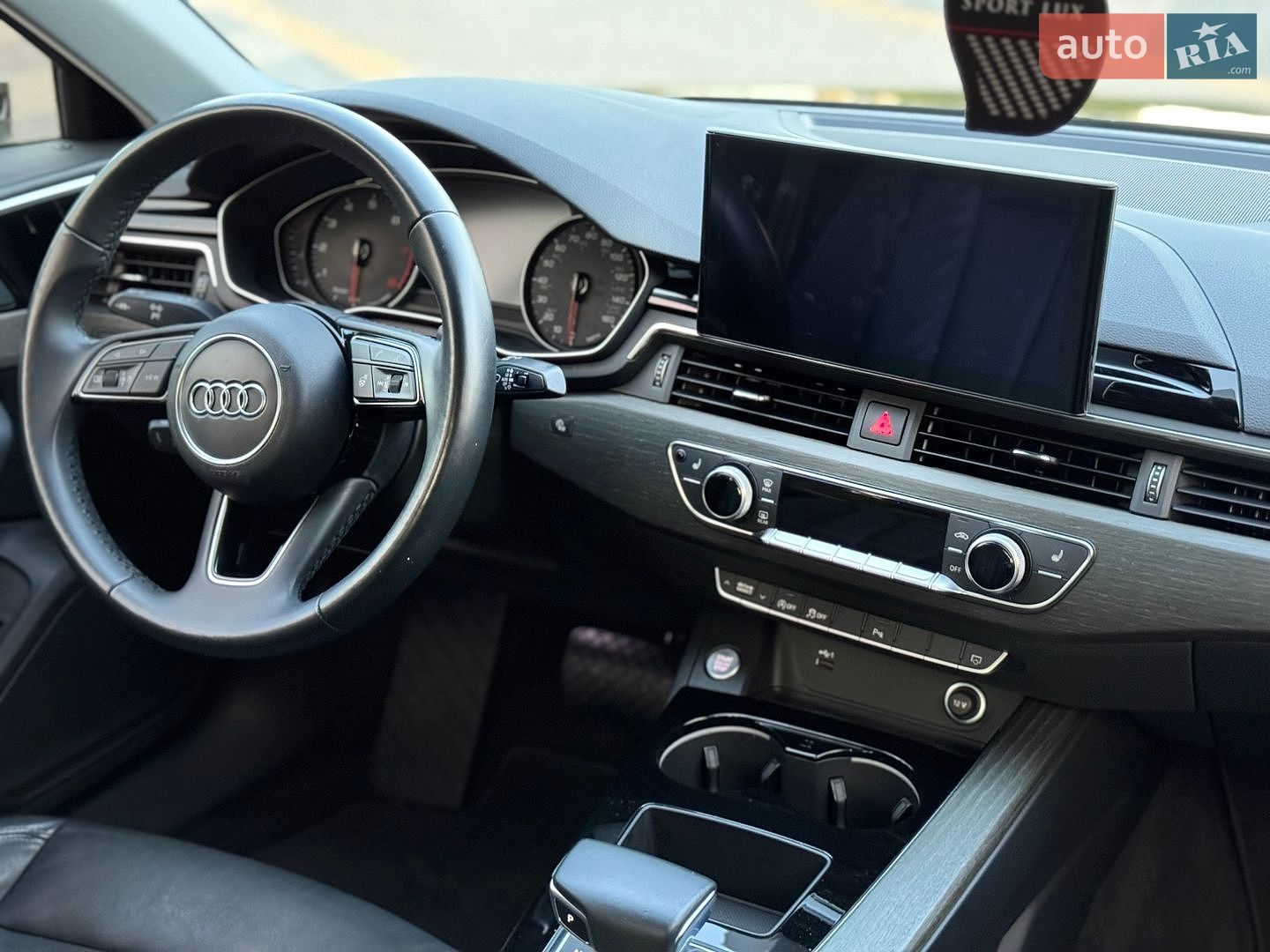 Audi A4 2021 VIN WAUABAF45MA060139 фото оголошення 17 з 46