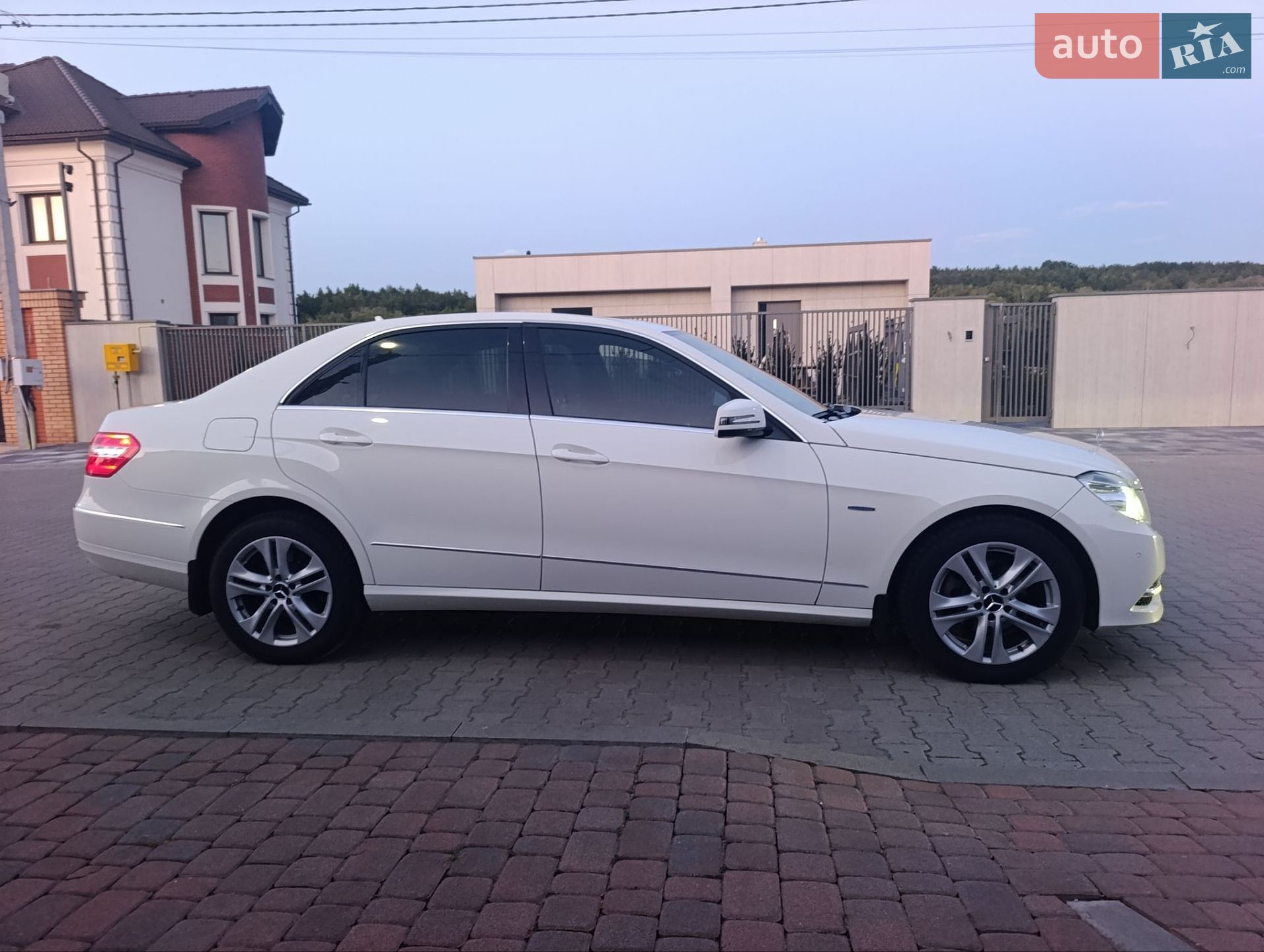 Mercedes-Benz E-Class 2011 VIN WDD2120021A541589 фото оголошення 3 з 30