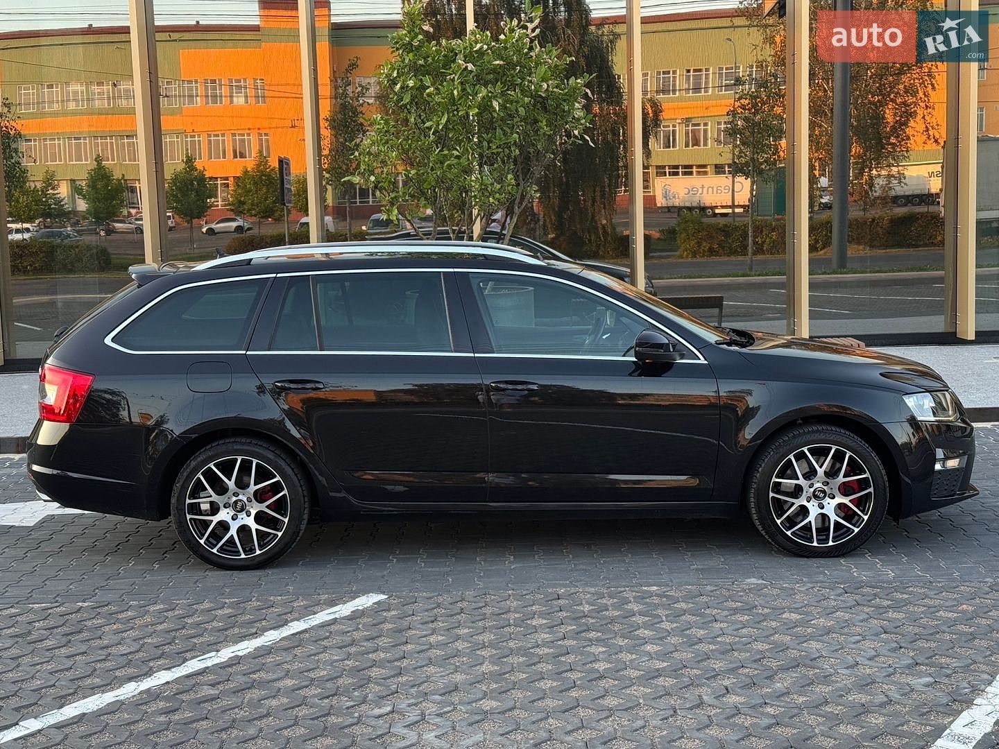 Skoda Octavia 2014 VIN TMBJK7NE9F0113997 фото оголошення 4 з 75