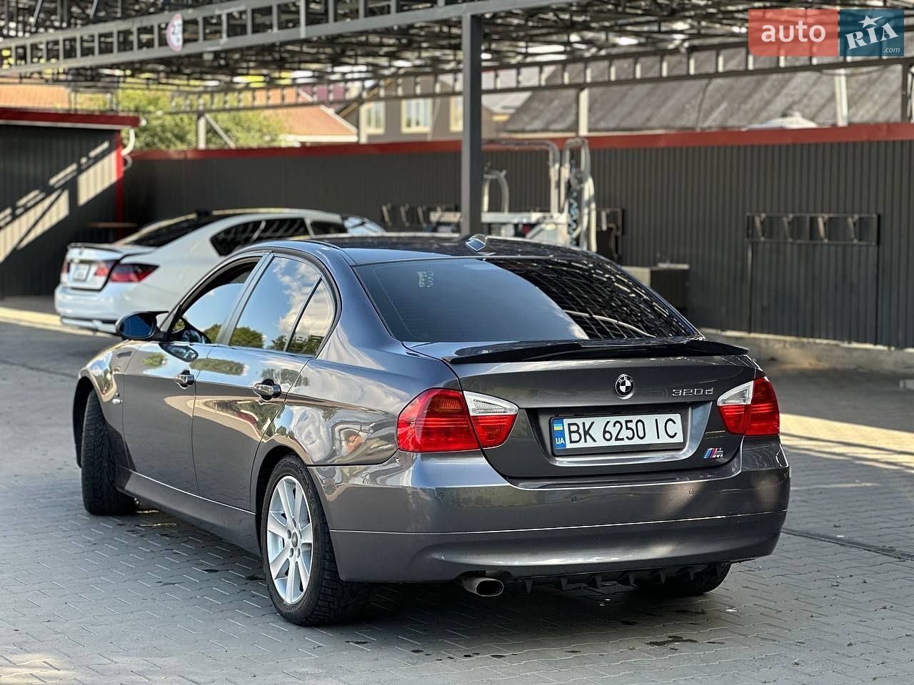 BMW 3 Series 2004 VIN WBAVC31080KT68232 фото оголошення 12 з 34