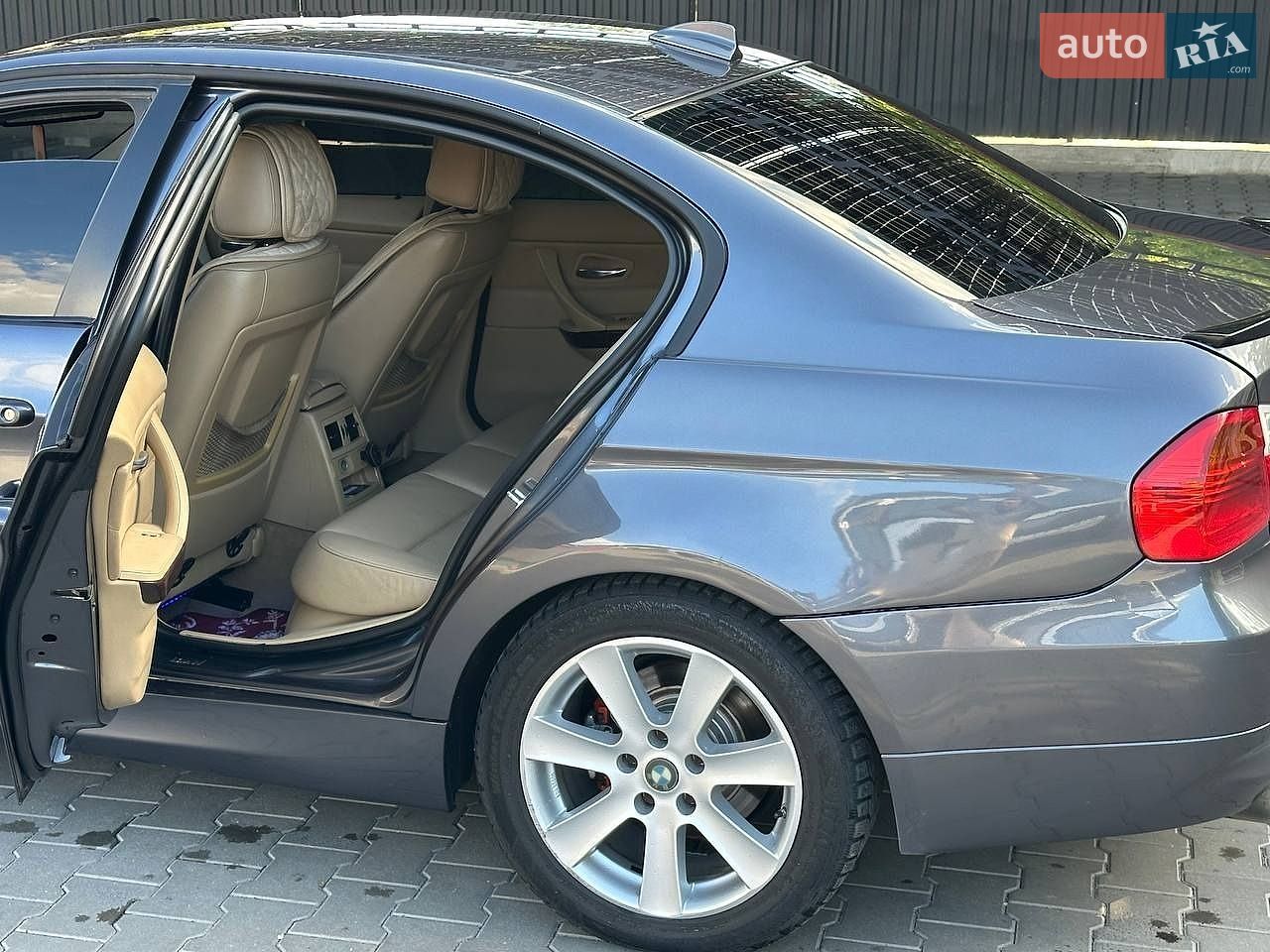 BMW 3 Series 2004 VIN WBAVC31080KT68232 фото оголошення 24 з 34