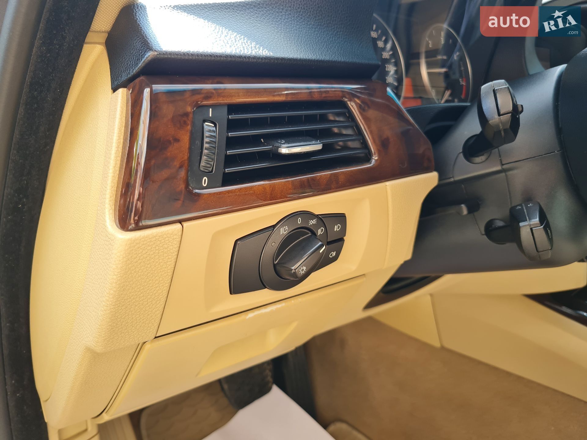BMW 3 Series 2004 VIN WBAVC31080KT68232 фото оголошення 31 з 34