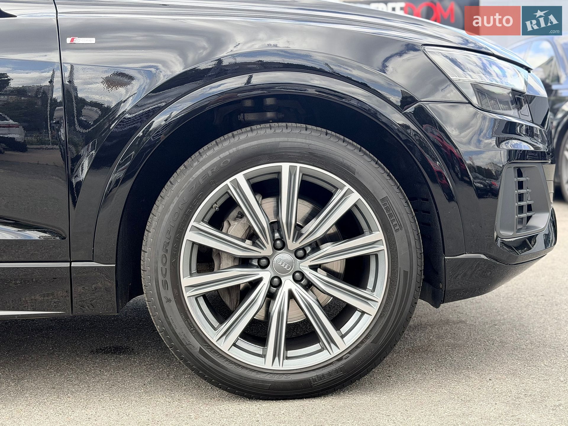 Audi Q8 2018 VIN WAUZZZF10KD010635 фото оголошення 3 з 31