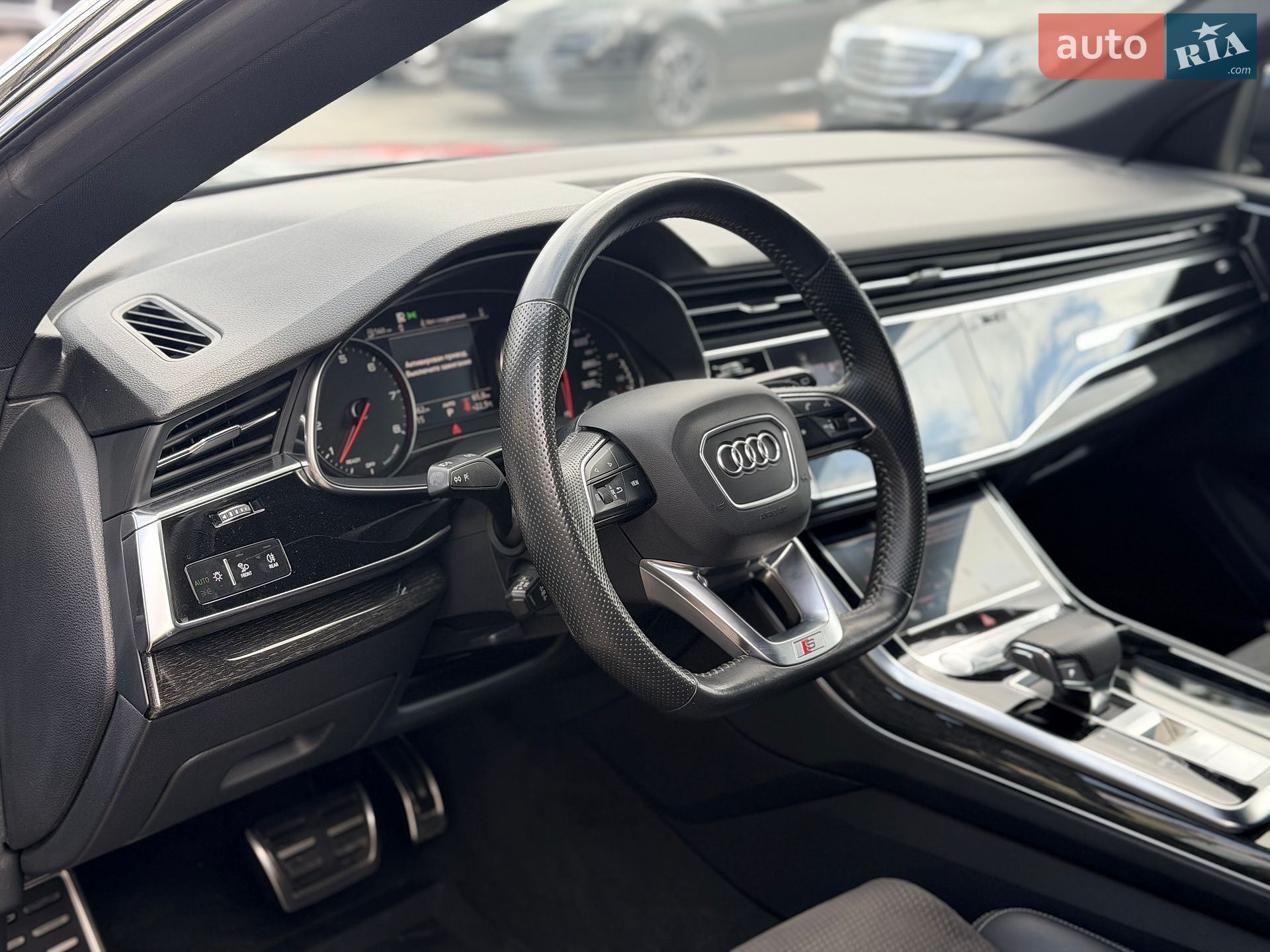 Audi Q8 2018 VIN WAUZZZF10KD010635 фото оголошення 13 з 31
