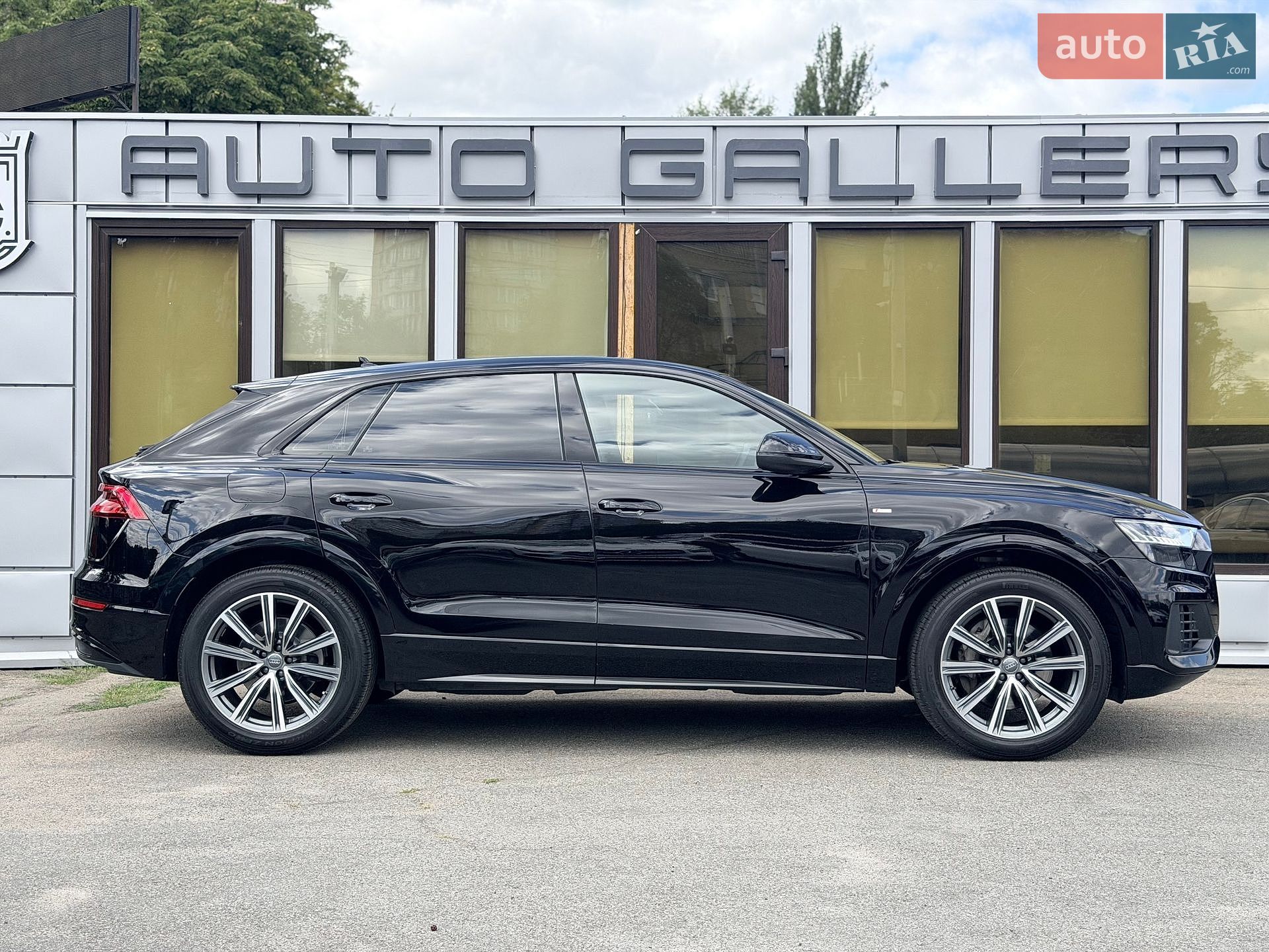 Audi Q8 2018 VIN WAUZZZF10KD010635 фото оголошення 14 з 31
