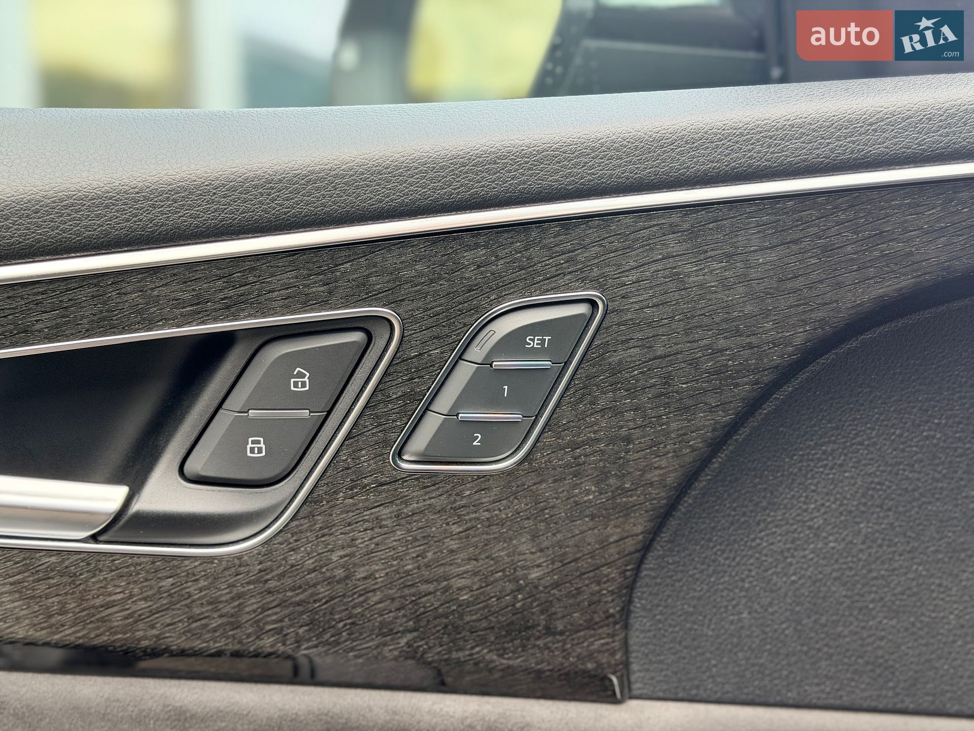 Audi Q8 2018 VIN WAUZZZF10KD010635 фото оголошення 16 з 31