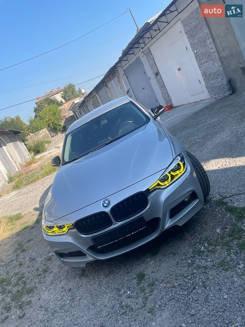 BMW 3 Series 2017 VIN WBA8E5G33HNU44812 фото оголошення 10 з 19