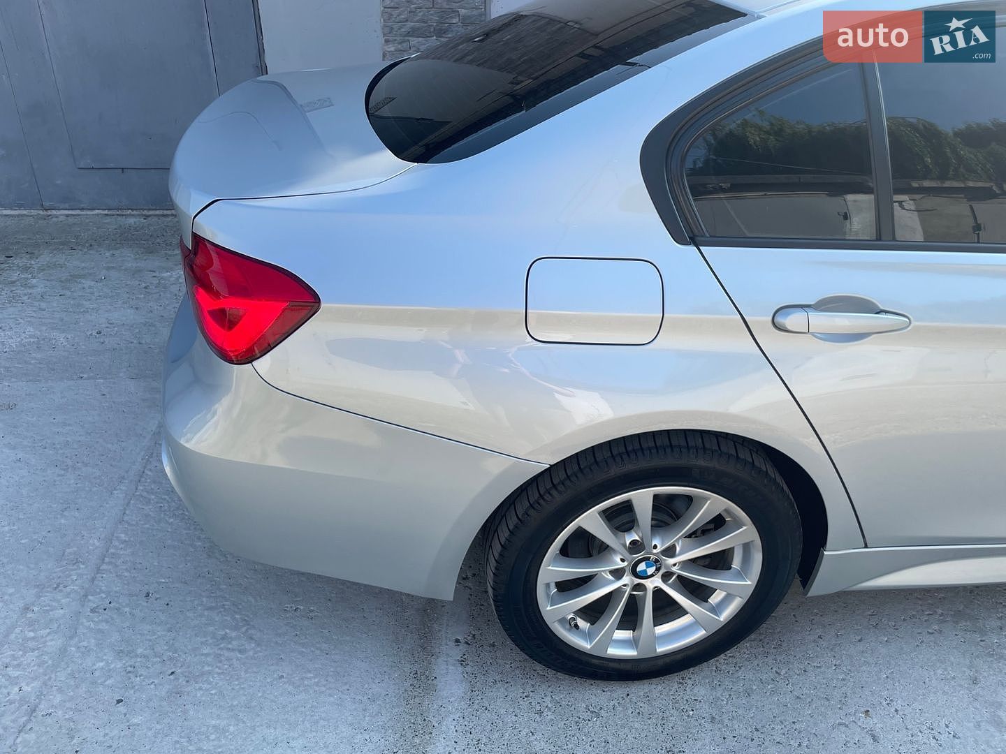 BMW 3 Series 2017 VIN WBA8E5G33HNU44812 фото оголошення 5 з 19