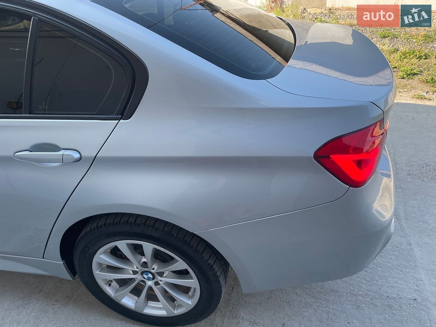 BMW 3 Series 2017 VIN WBA8E5G33HNU44812 фото оголошення 6 з 19