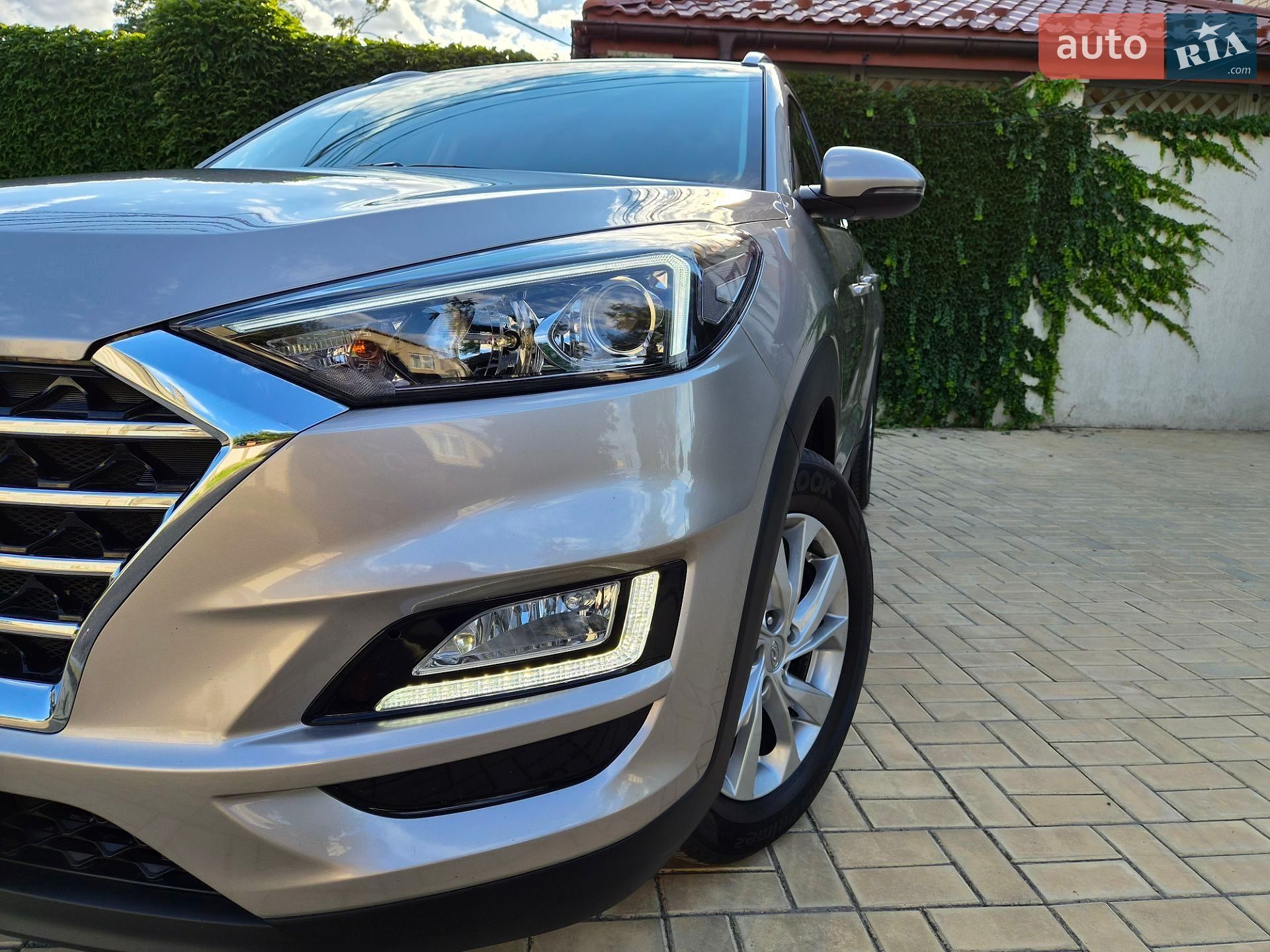 Hyundai Tucson 2019 VIN TMAJ3813BKJ869275 фото оголошення 9 з 71