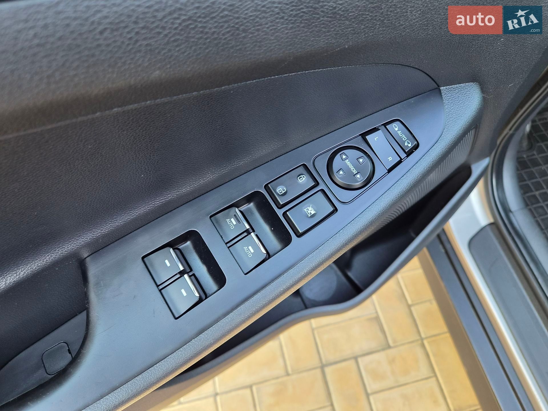 Hyundai Tucson 2019 VIN TMAJ3813BKJ869275 фото оголошення 42 з 71