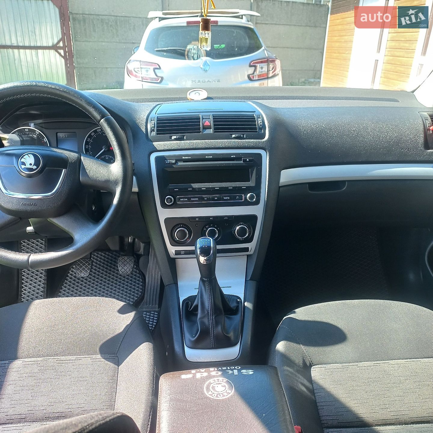 Skoda Octavia 2010 VIN TMBCA41ZXBB153054 фото оголошення 9 з 15