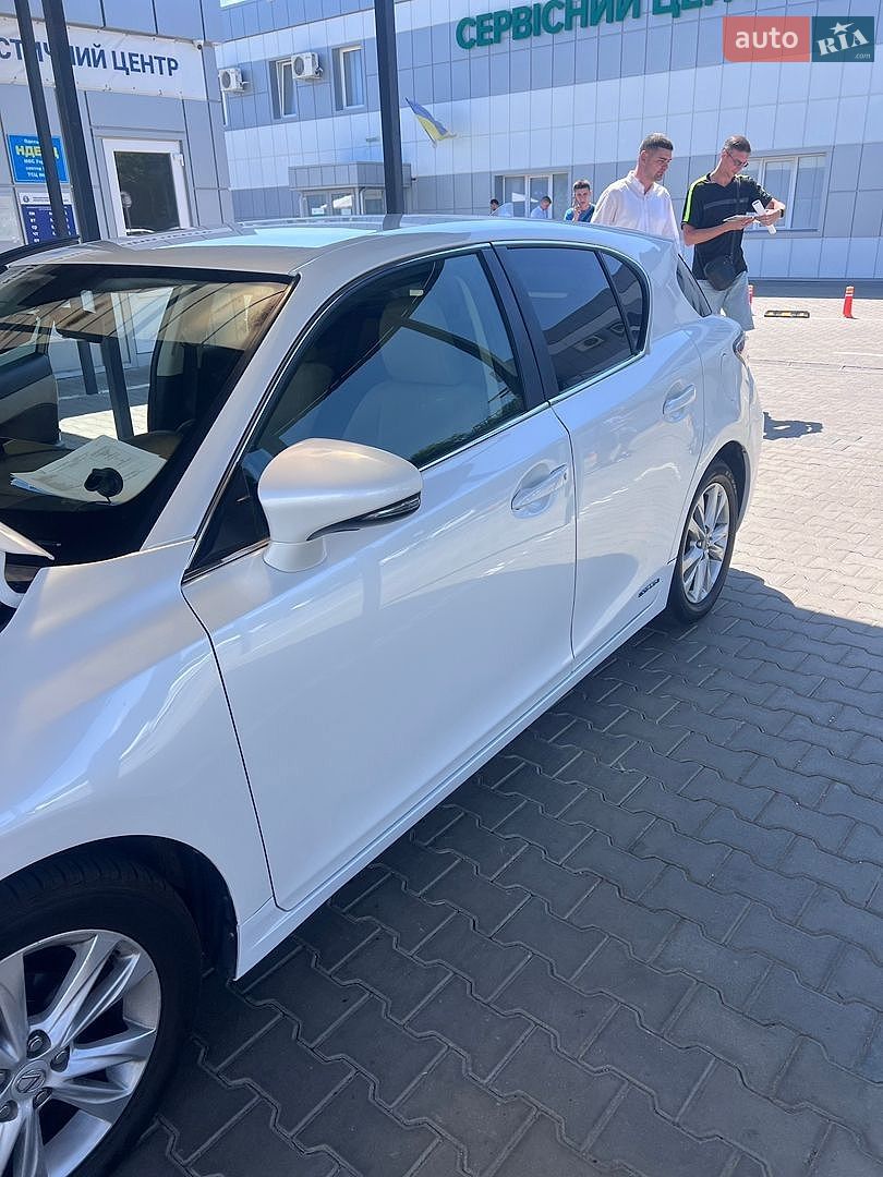 Lexus CT 2017 VIN JTHKD5BH302304116 фото оголошення 2 з 13