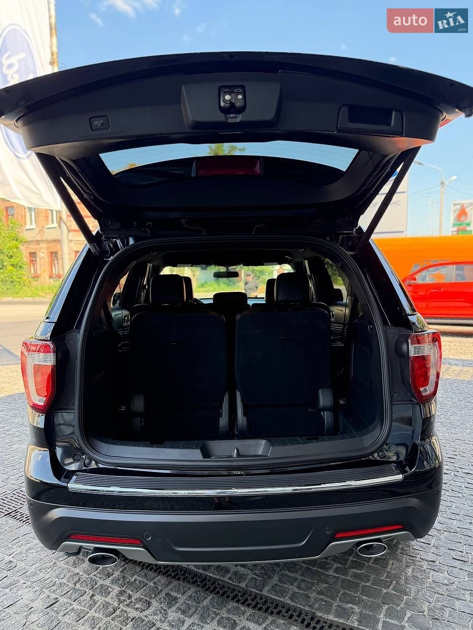 Ford Explorer 2018 VIN 1FM5K8F89JGB45361 фото оголошення 10 з 21