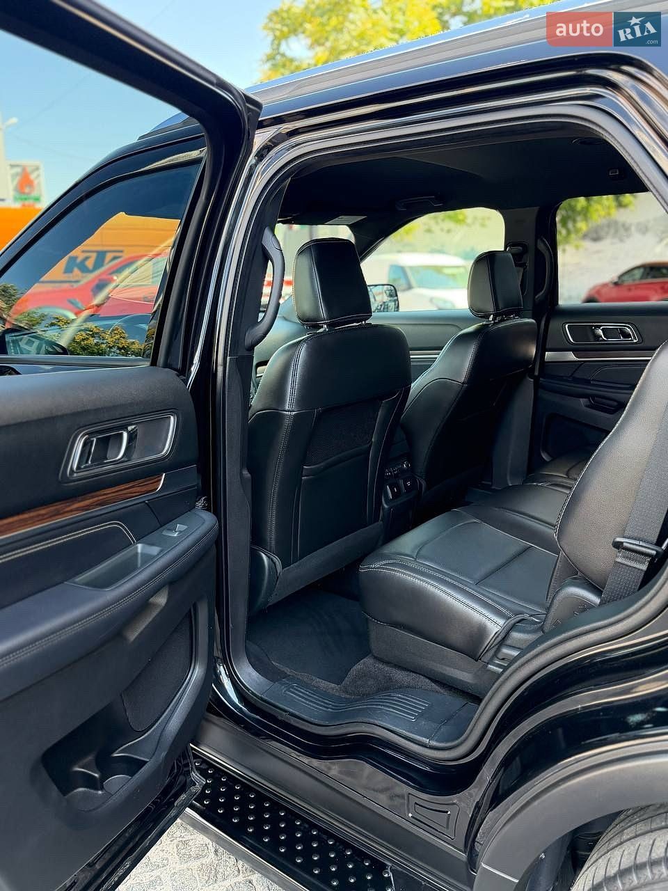 Ford Explorer 2018 VIN 1FM5K8F89JGB45361 фото оголошення 12 з 21