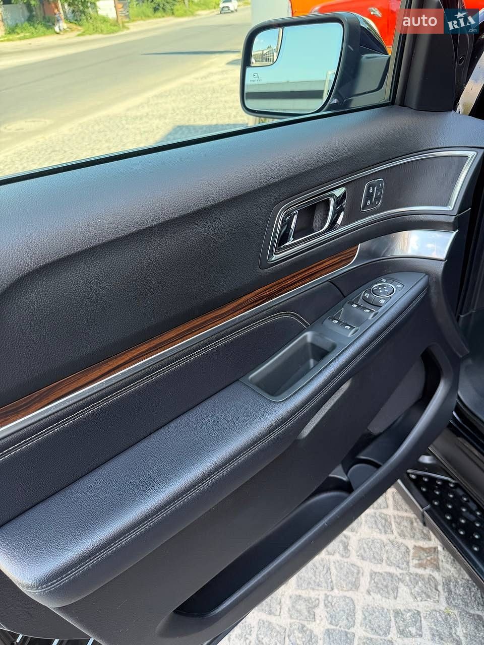 Ford Explorer 2018 VIN 1FM5K8F89JGB45361 фото оголошення 14 з 21