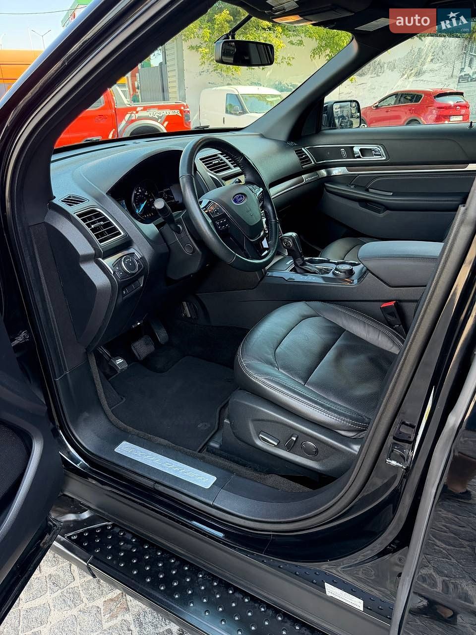 Ford Explorer 2018 VIN 1FM5K8F89JGB45361 фото оголошення 20 з 21
