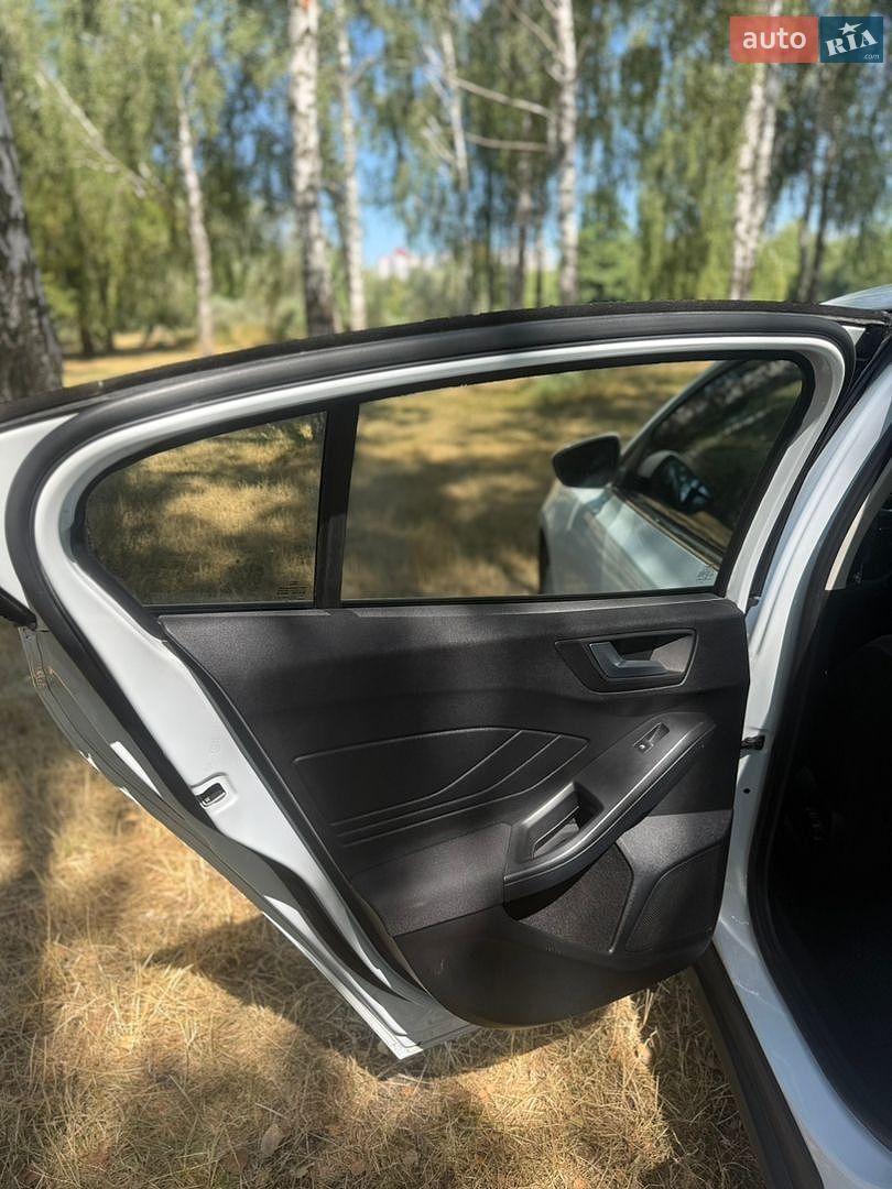Ford Focus 2019 VIN WF0NXXGCHNKP88603 фото оголошення 31 з 35