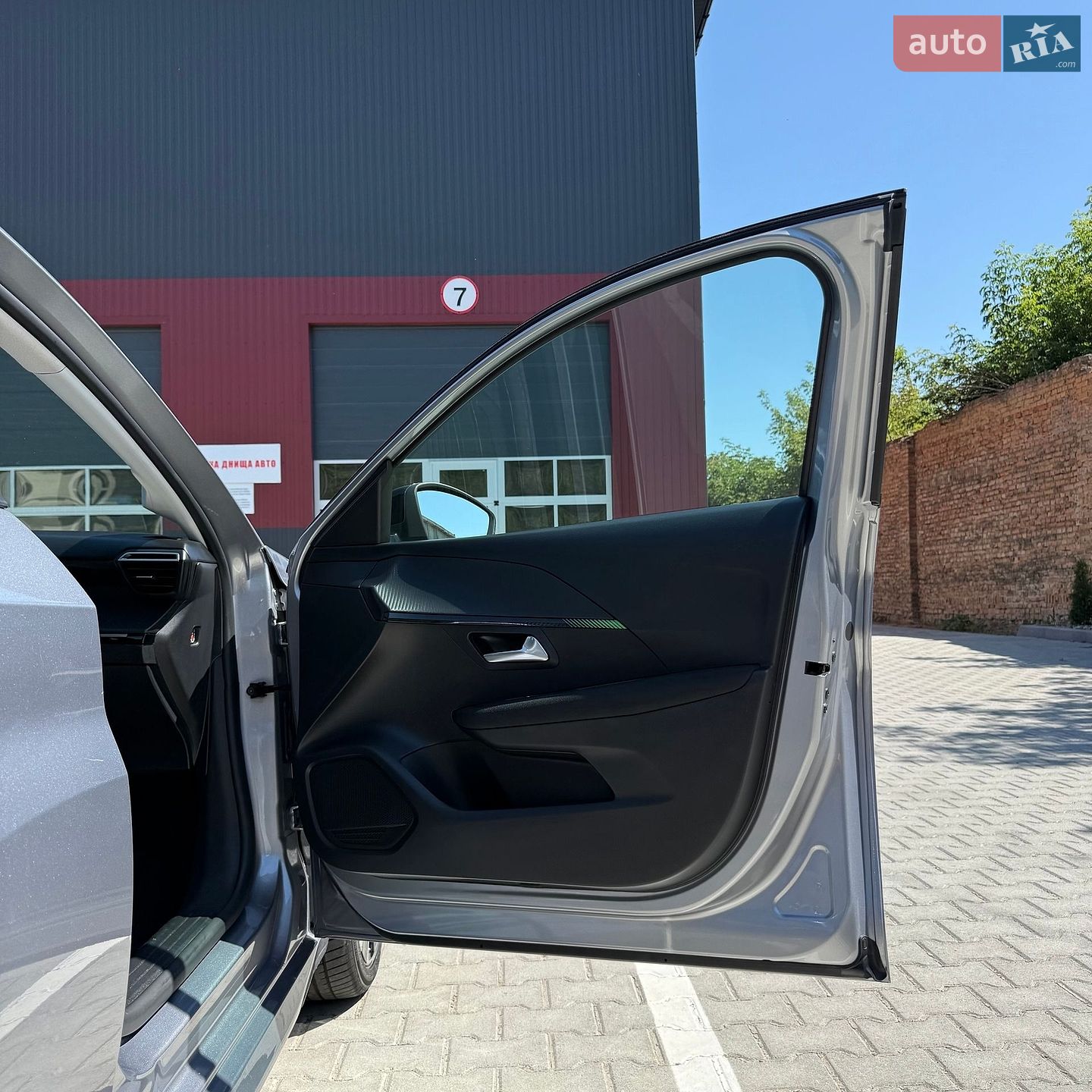 Peugeot e-208 2024 VIN VR3UHZKX0R4097150 фото оголошення 38 з 44