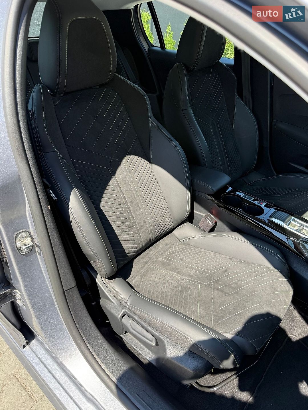 Peugeot e-208 2024 VIN VR3UHZKX0R4097150 фото оголошення 37 з 44