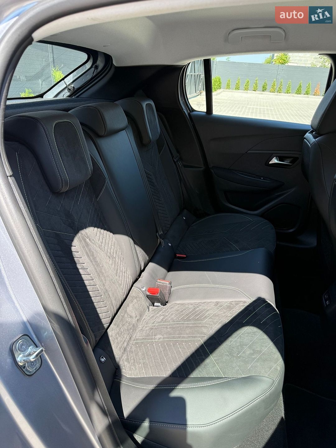 Peugeot e-208 2024 VIN VR3UHZKX0R4097150 фото оголошення 39 з 44
