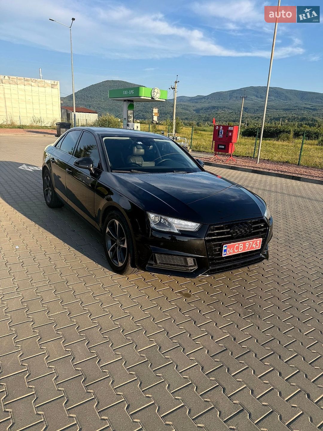 Audi A4 2019 VIN WAUGMAF47KN017044 фото оголошення 3 з 18