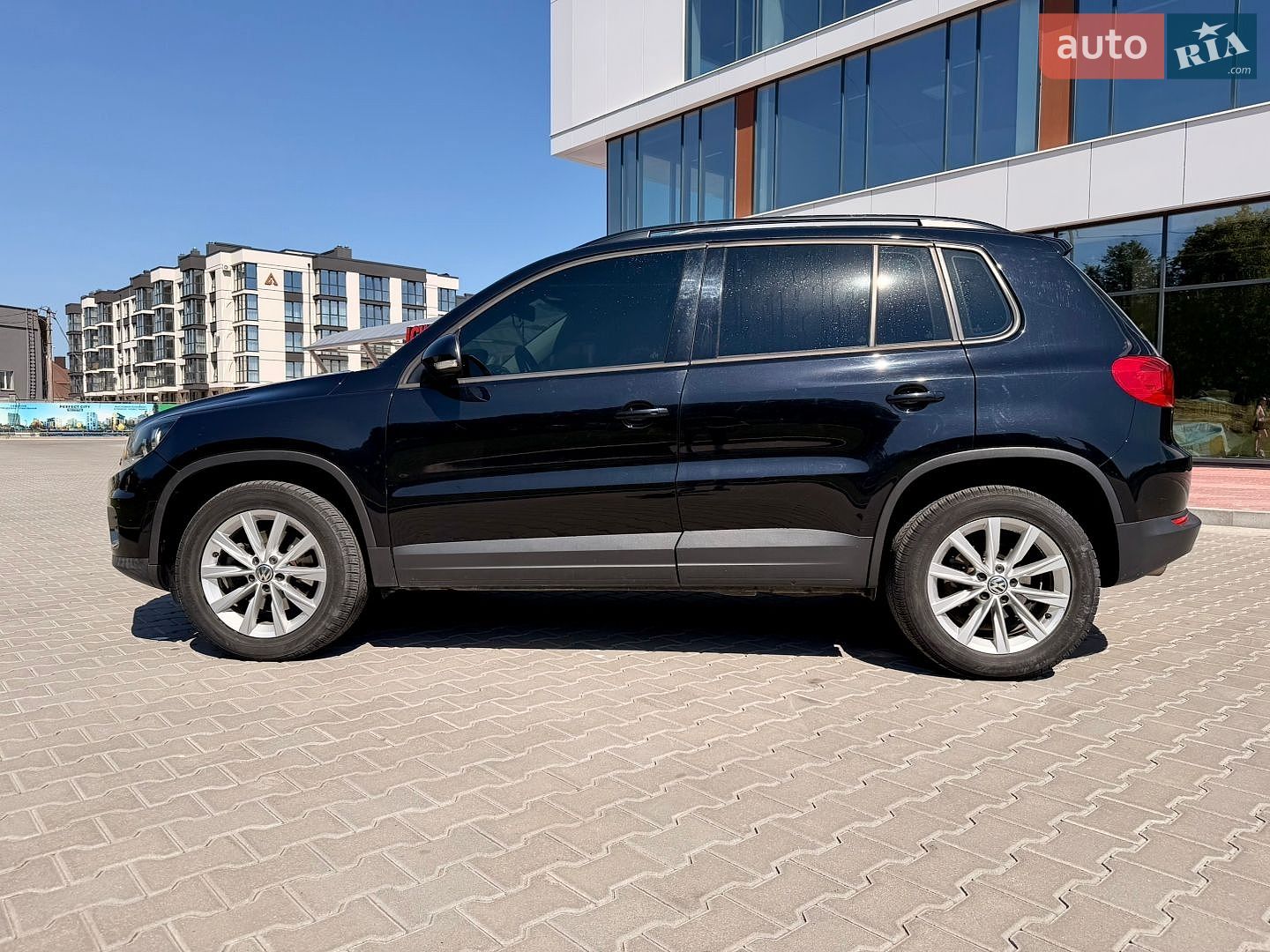 Volkswagen Tiguan 2017 VIN WVGBV7AX4HK052886 фото оголошення 4 з 14