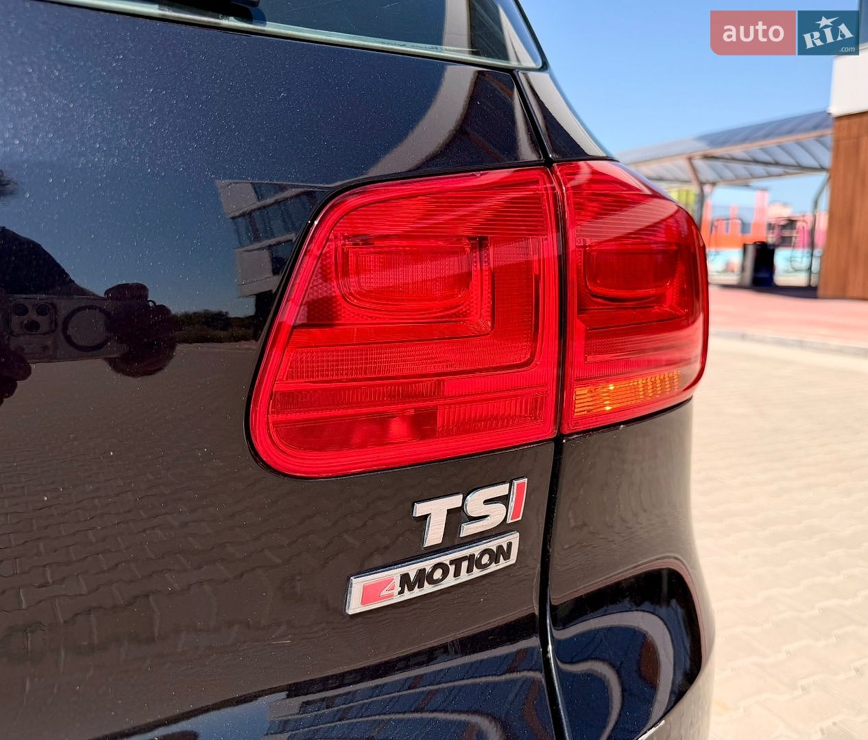Volkswagen Tiguan 2017 VIN WVGBV7AX4HK052886 фото оголошення 6 з 14