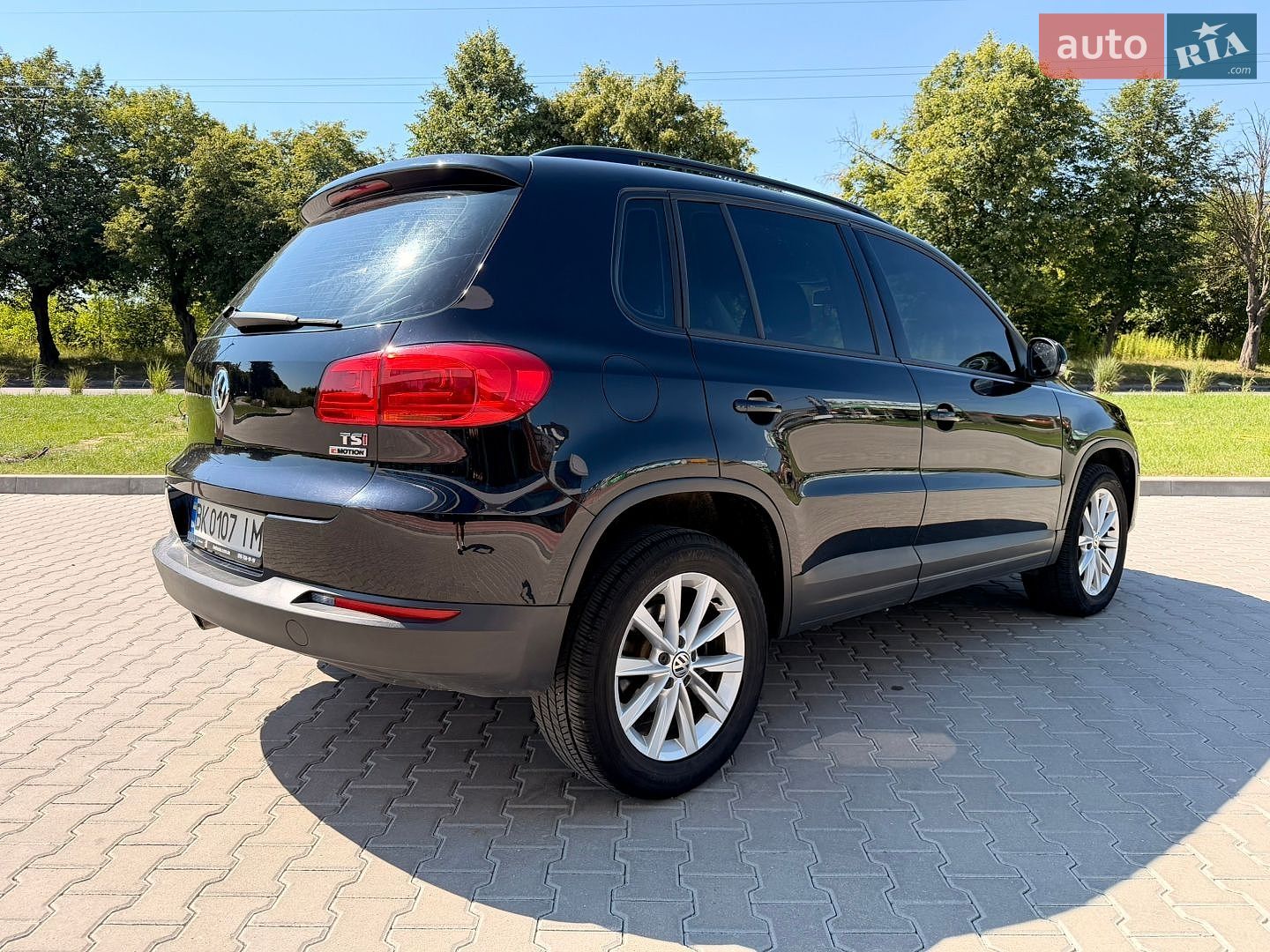 Volkswagen Tiguan 2017 VIN WVGBV7AX4HK052886 фото оголошення 7 з 14