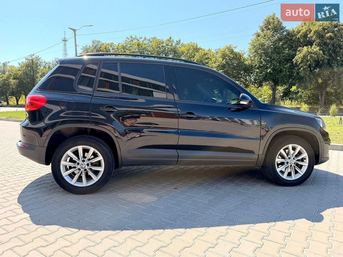Volkswagen Tiguan 2017 VIN WVGBV7AX4HK052886 фото оголошення 8 з 14
