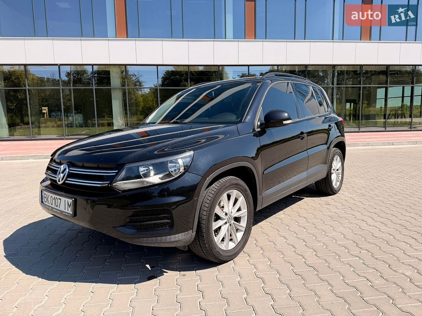 Volkswagen Tiguan 2017 VIN WVGBV7AX4HK052886 фото оголошення 3 з 14