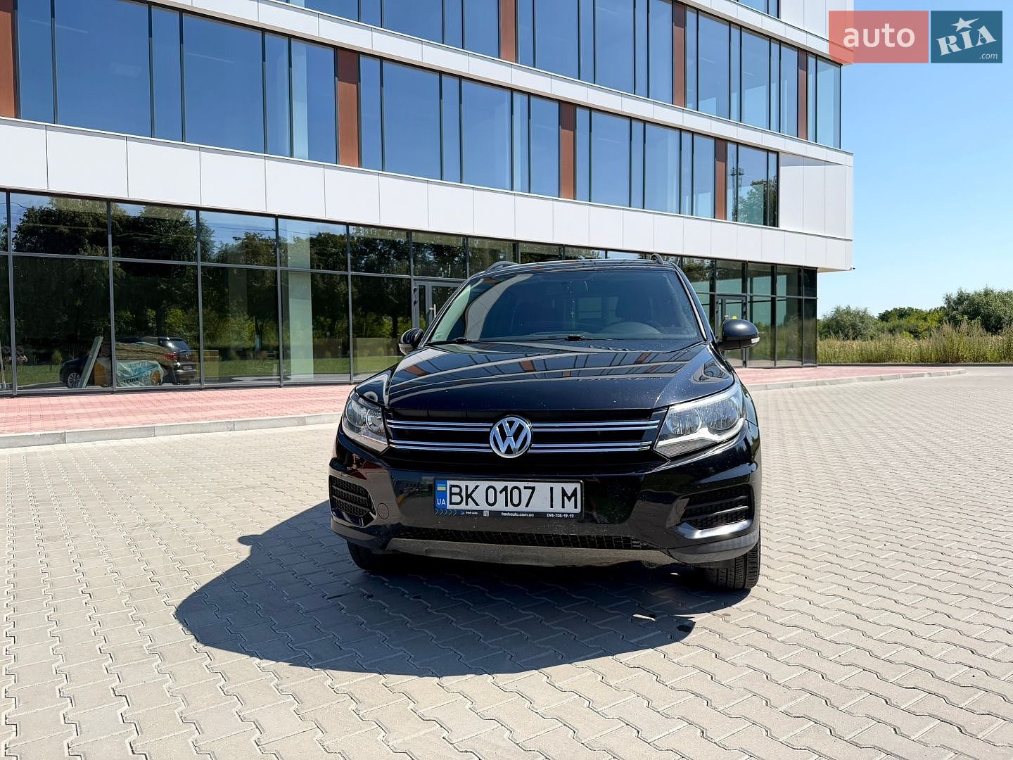 Volkswagen Tiguan 2017 VIN WVGBV7AX4HK052886 фото оголошення 2 з 14