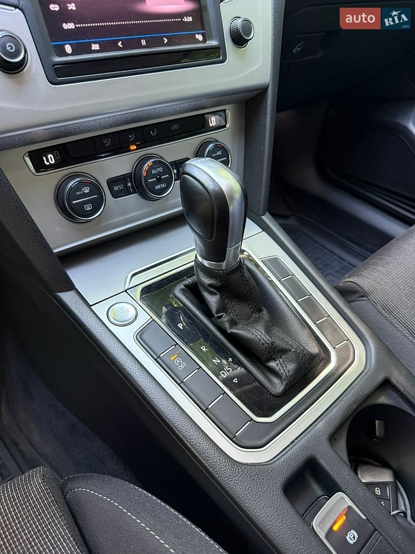 Volkswagen Passat 2017 VIN WVWZZZ3CZHP023265 фото оголошення 14 з 37