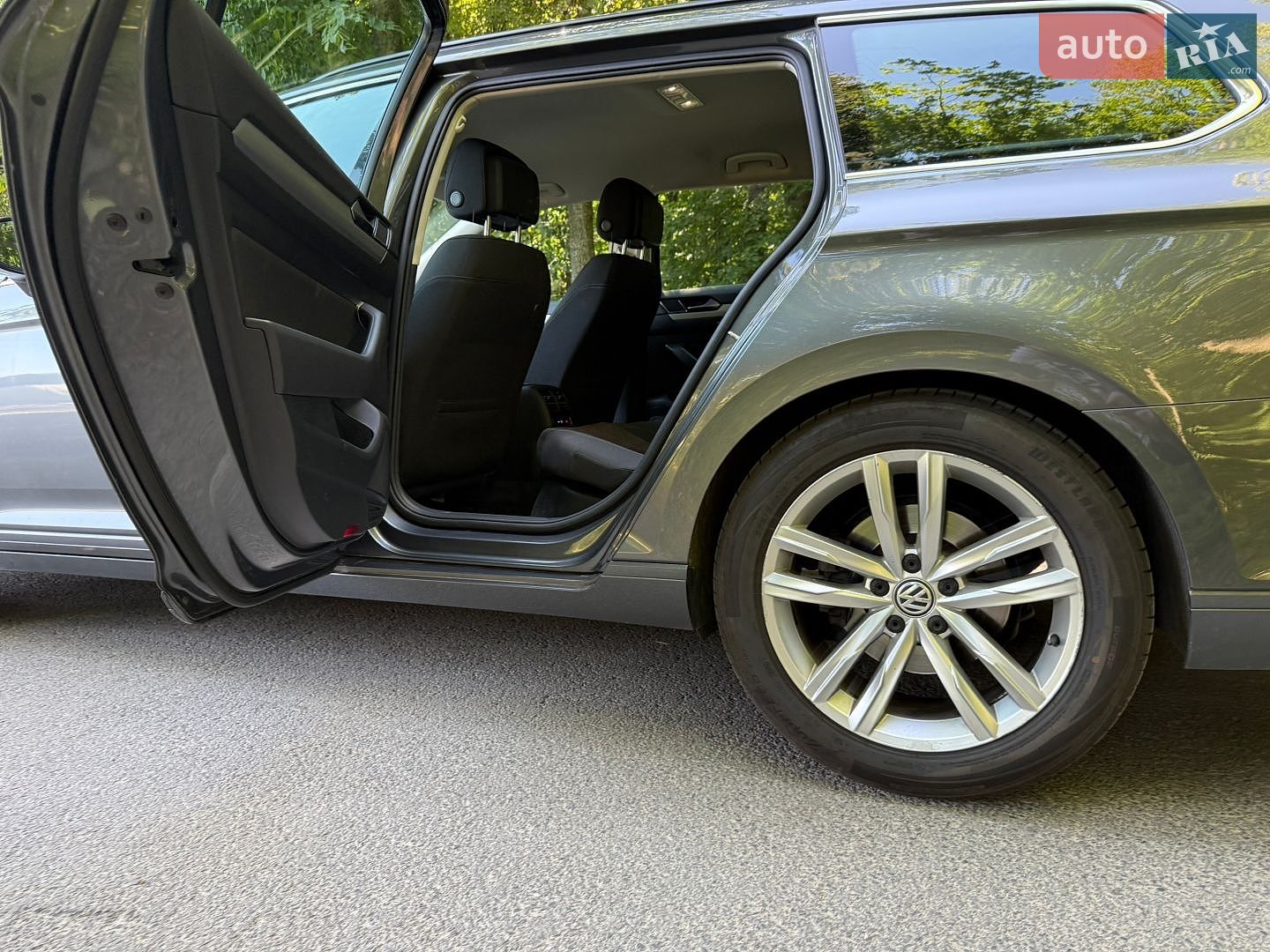 Volkswagen Passat 2017 VIN WVWZZZ3CZHP023265 фото оголошення 15 з 37