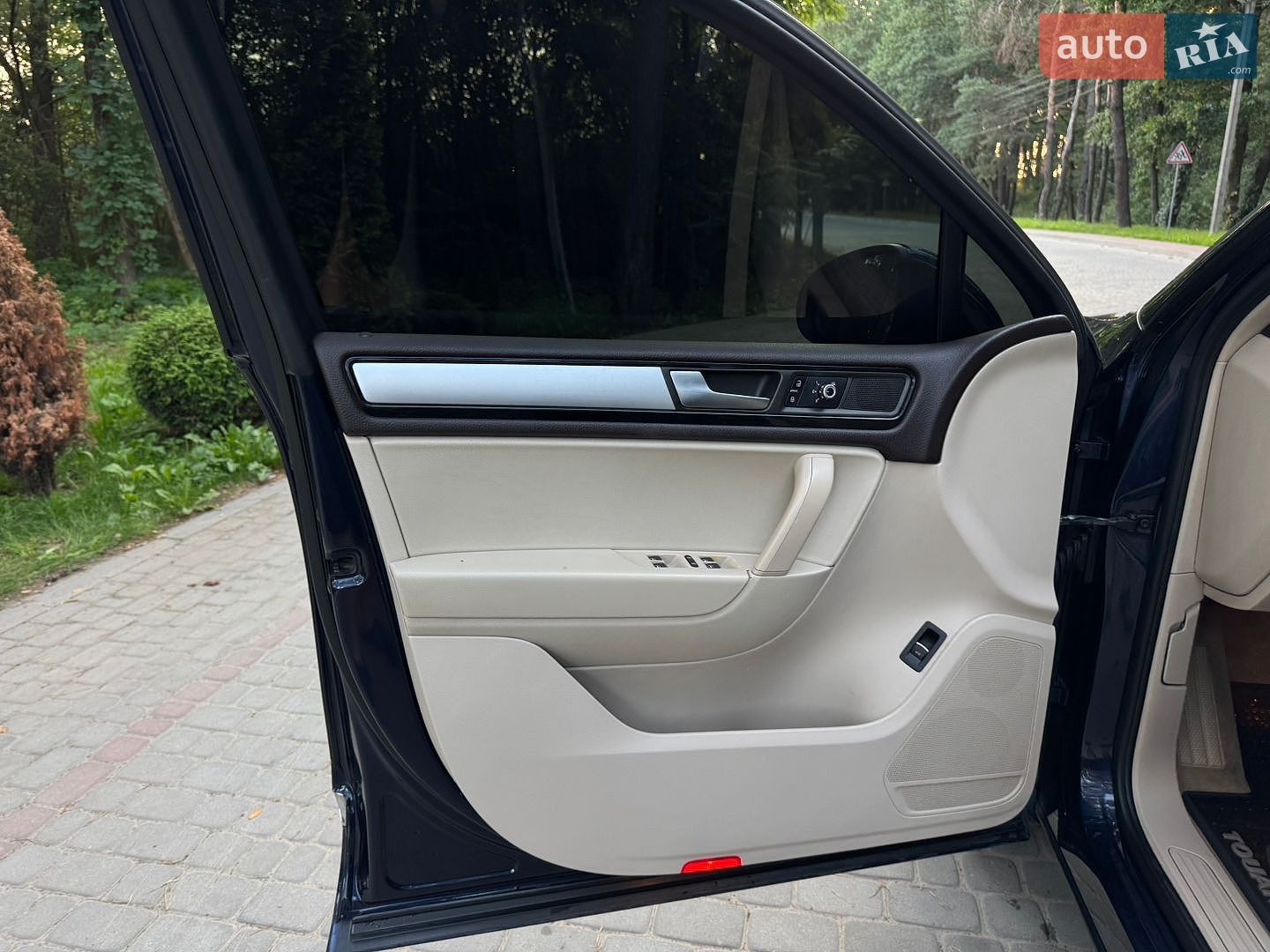 Volkswagen Touareg 2011 VIN WVGFK9BPXCD000812 фото оголошення 12 з 22