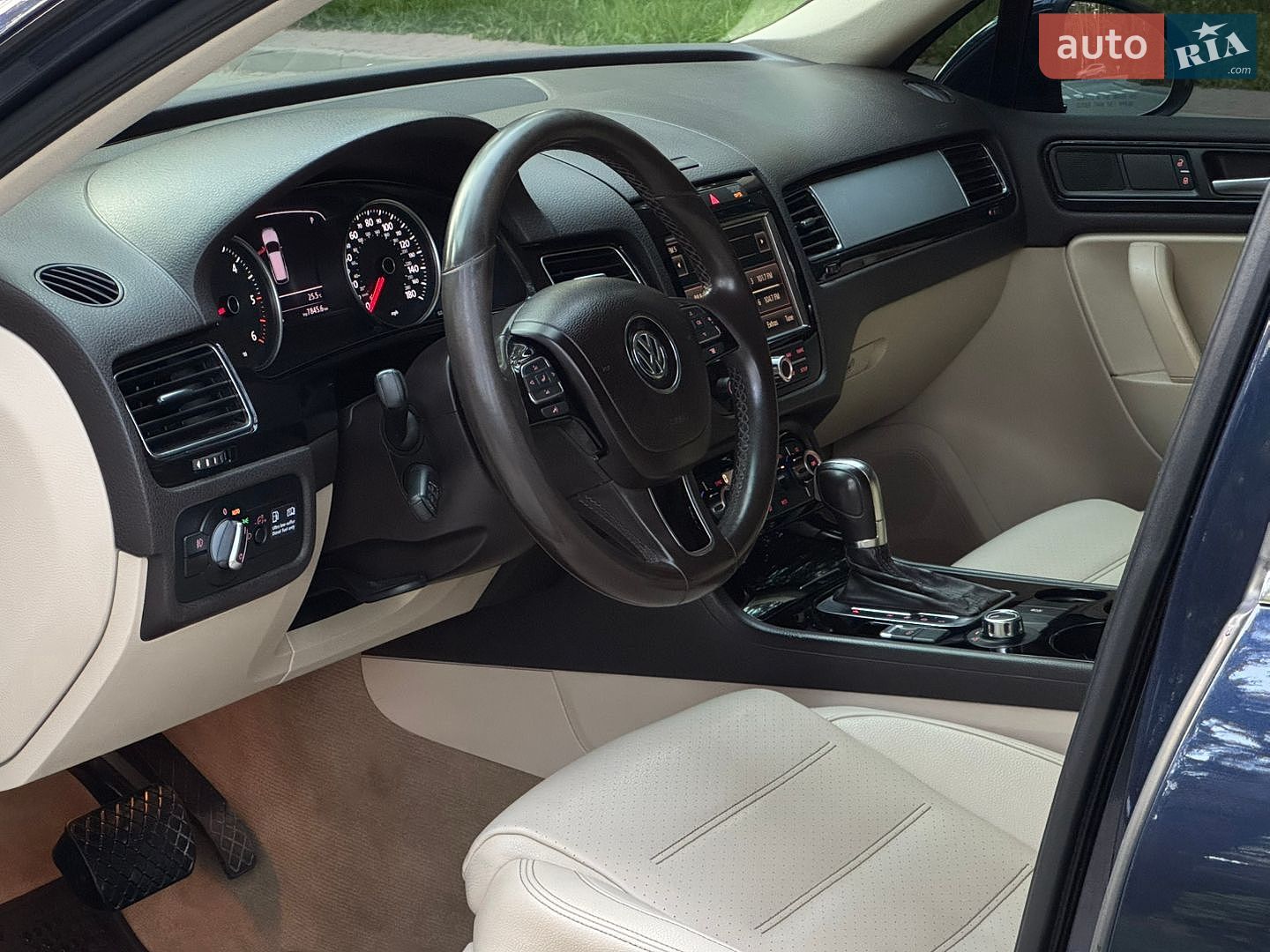 Volkswagen Touareg 2011 VIN WVGFK9BPXCD000812 фото оголошення 13 з 22