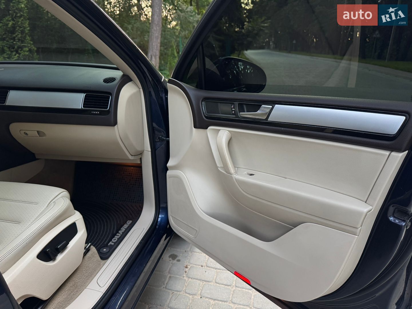 Volkswagen Touareg 2011 VIN WVGFK9BPXCD000812 фото оголошення 17 з 22