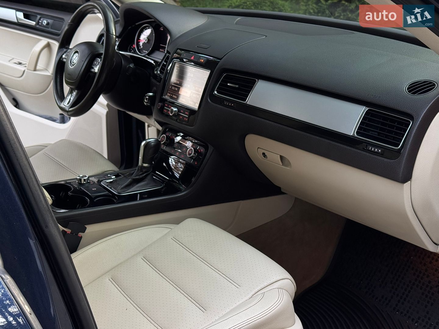 Volkswagen Touareg 2011 VIN WVGFK9BPXCD000812 фото оголошення 18 з 22
